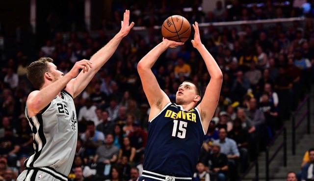  穆雷压哨跳投命中，马刺险胜鹈鹕保留附加赛资格